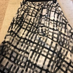 Elle black/white pretty skirt sz M